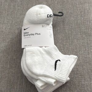Nike Everyday Plus Dri-FIT White Socks
3 Pair pack